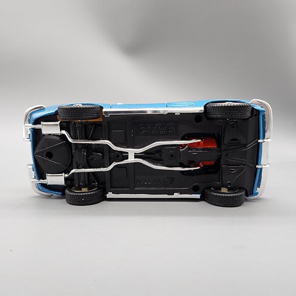 Jada 1963 Chevy Corvette Sting Ray 1:24 Diecast Blue Model Car - Picture 10 of 12